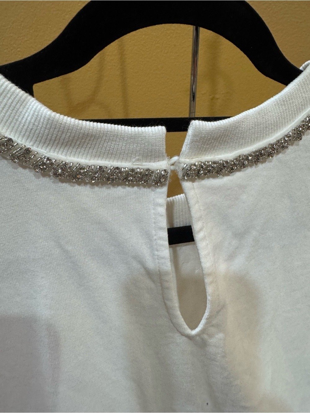 39.Maeve Rhinestone Bow Tee - Picture 9 of 9
